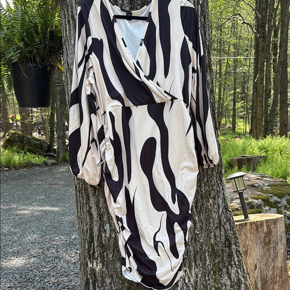 SHEIN Black and White Asymmetrical Wrap Dress